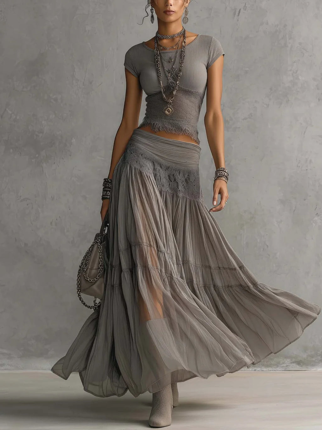 Completo Grigio con Top in Pizzo Trasparente e Gonna Maxi Plissettata