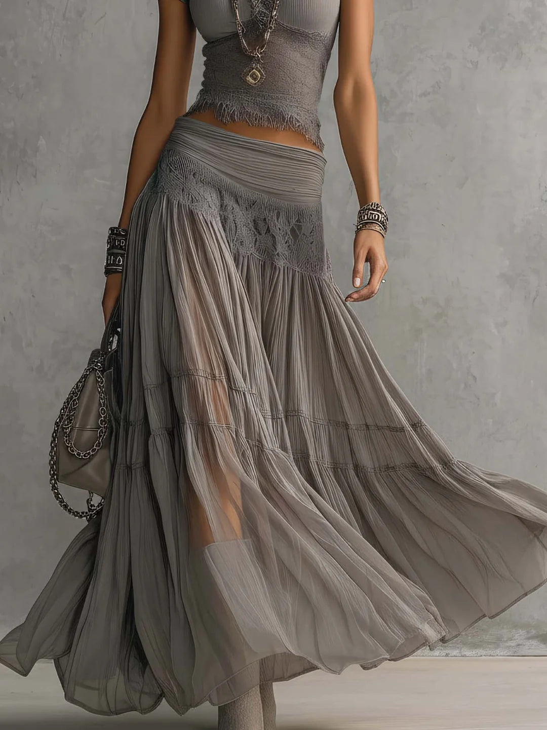 Completo Grigio con Top in Pizzo Trasparente e Gonna Maxi Plissettata
