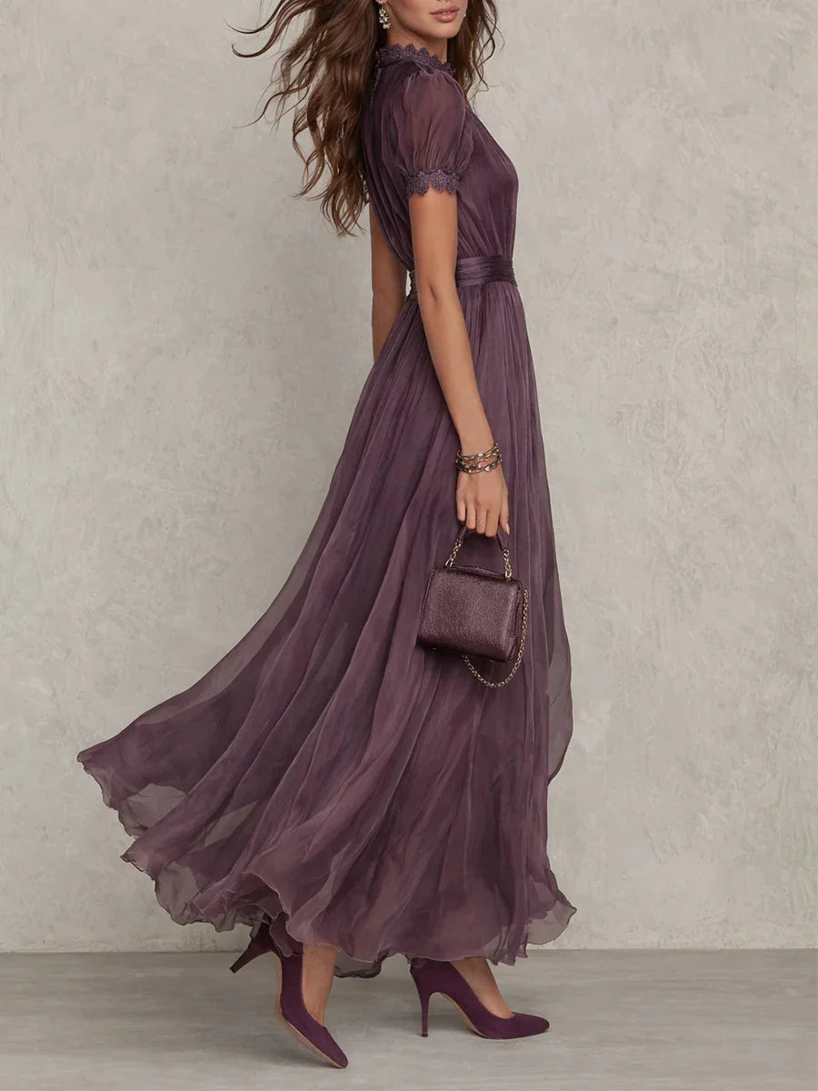 Abito Maxi Viola in Chiffon con Scollo a Goccia e Dettagli in Pizzo