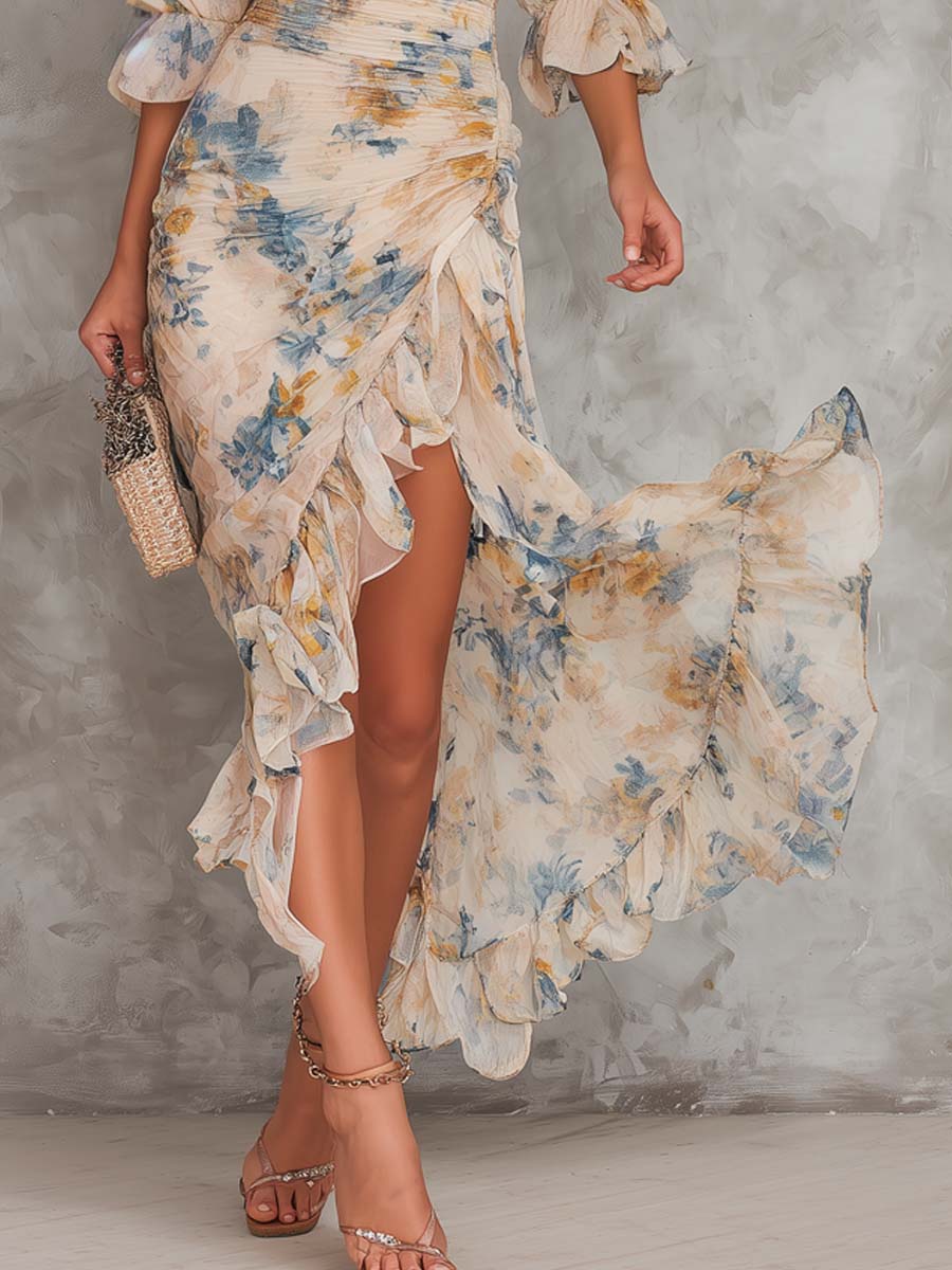 Abito Maxi Beige in Chiffon con Collo Alto, Stampa Floreale Effetto Dipinto a Olio e Orlo Asimmetrico